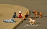 Bachmann 33108. Фигурки: 5 фигурок собак около пожарного гидранта.